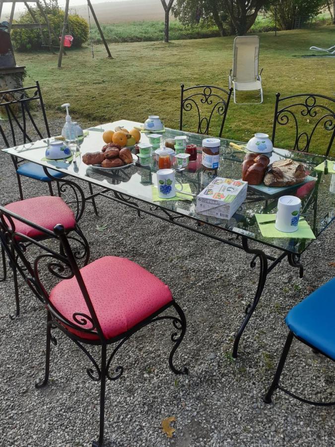 Chez Christine Bed & Breakfast Noyal-Pontivy Eksteriør bilde